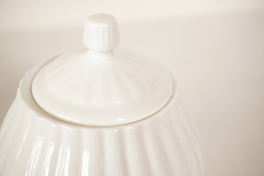 Sucrier en fine porcelaine blanche