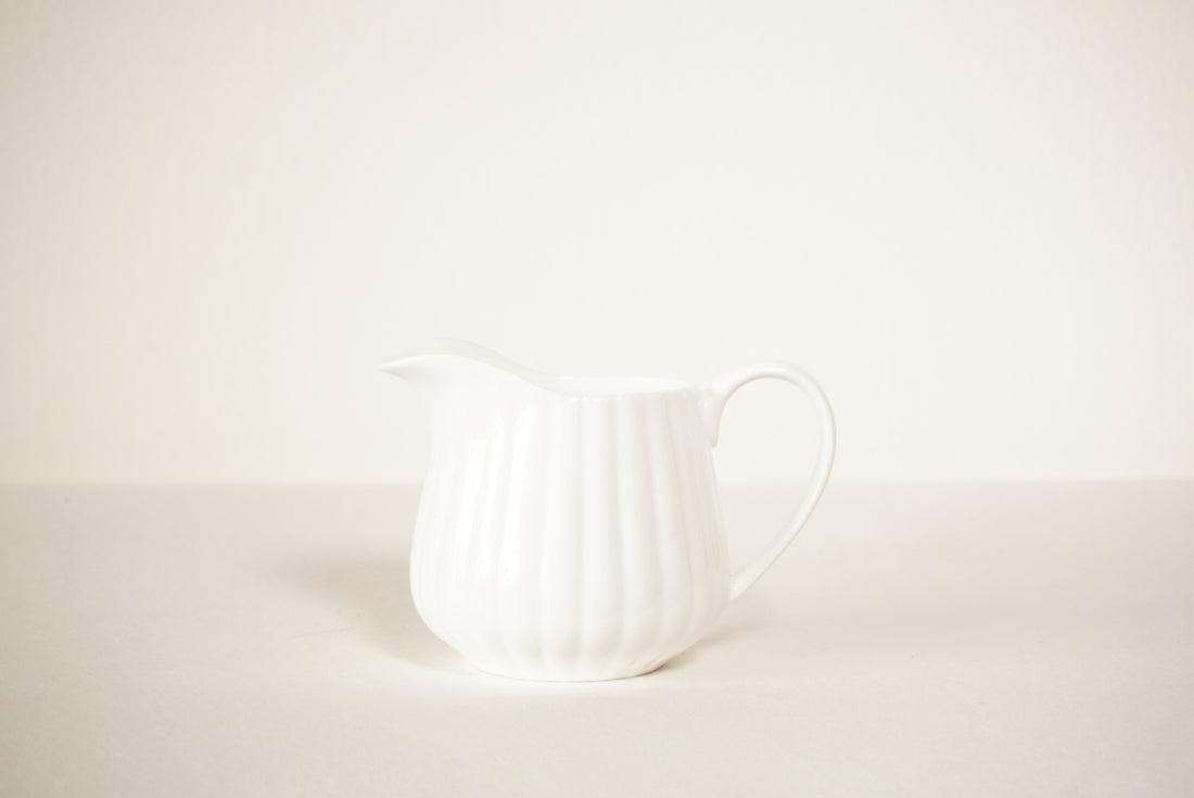 Petit pot à lait  blanc porcelaine bone china