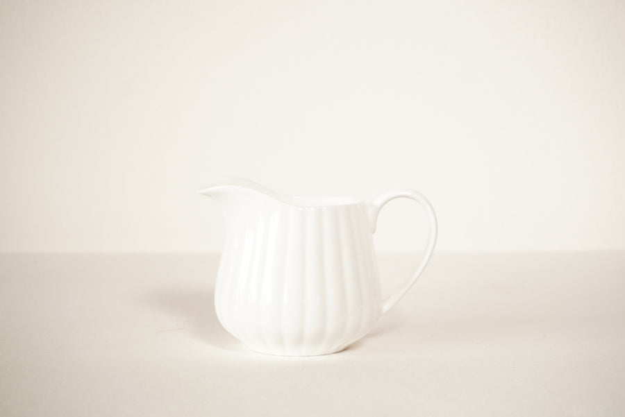 Petit pot à lait  blanc porcelaine bone china