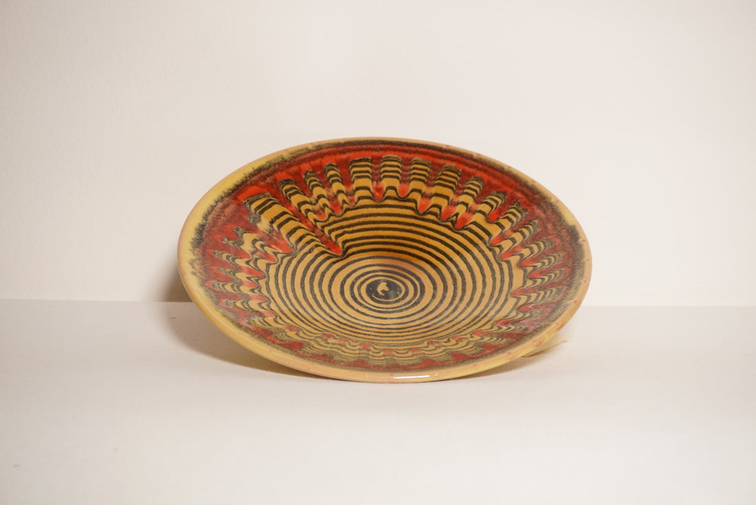 Grand assiette céramique ornemental  "Céramique de l'Est de L'UE"