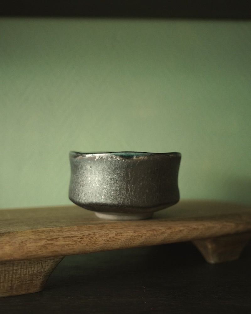 Bol matcha noir  intérieur bleu vert