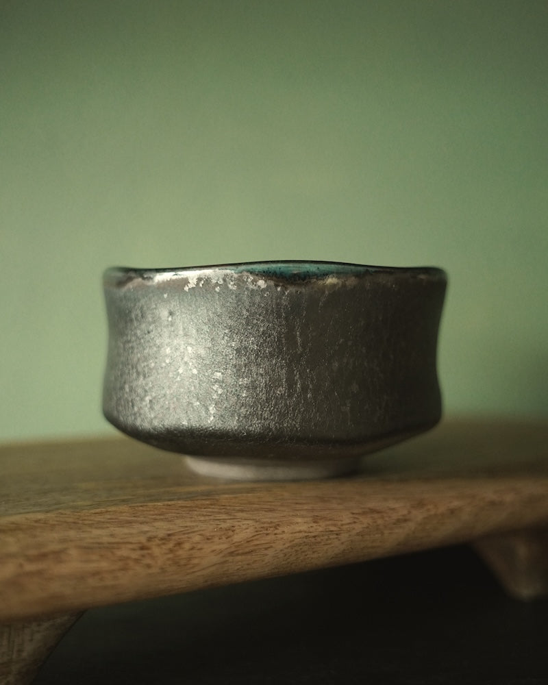 Bol matcha noir  intérieur bleu vert