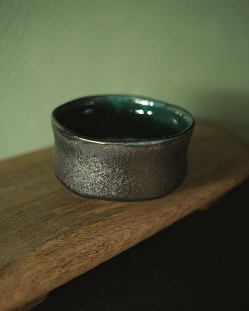 Bol matcha noir  intérieur bleu vert