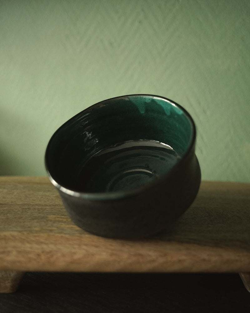 Bol matcha noir  intérieur bleu vert